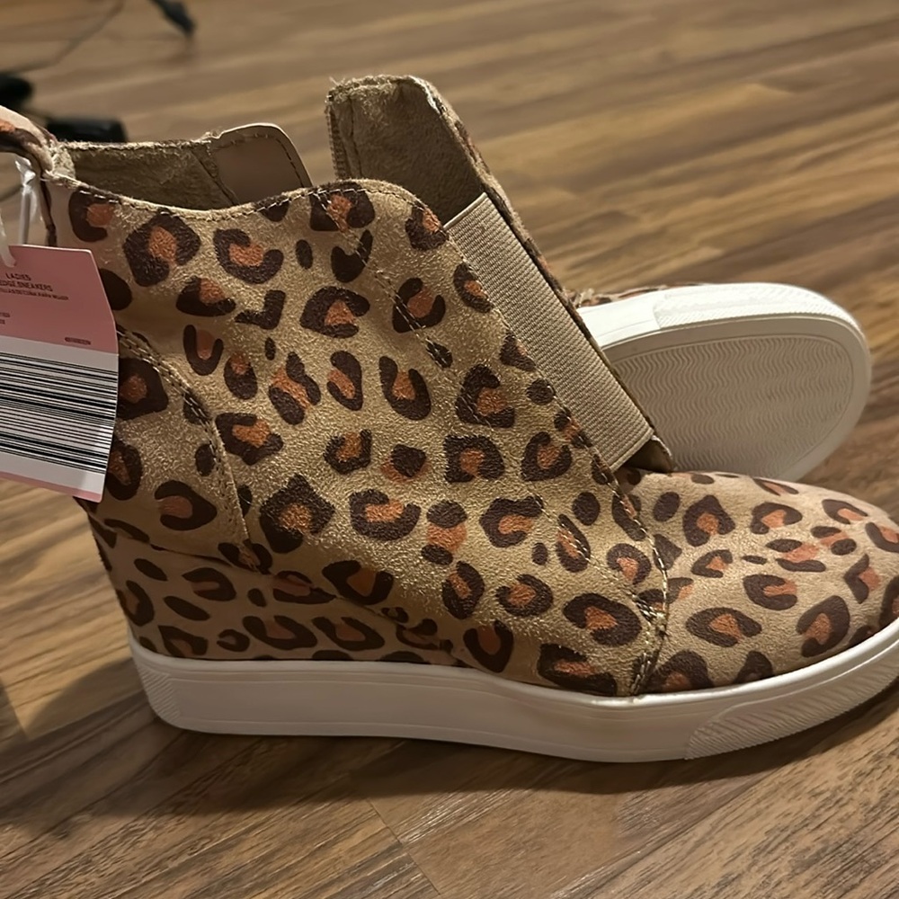 Leopard print wedges